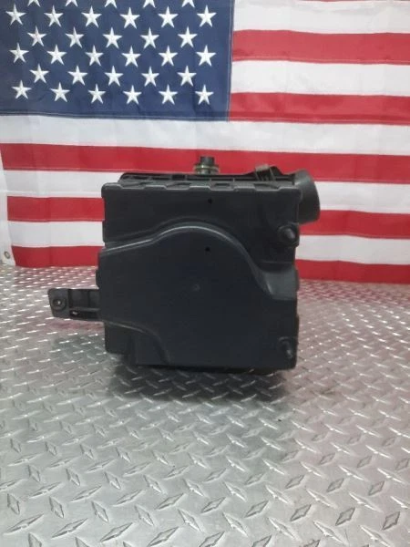 Б/у дизельный воздухоочиститель для пикапа Dodge 3500 2003–2007 годов выпуска 5,9 л от оригинального производителя - Изображение 4 из 4