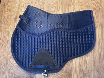 Satin Schabracke EQUIPAD integriertes Memory Foam Halbpolster - navy volle Größe 