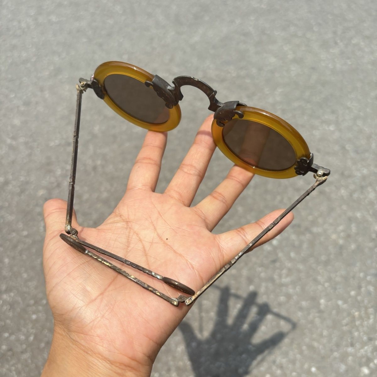 Vintage Crystal Sunglasses Stone Pattern Retro Style Glasses  display picture 1