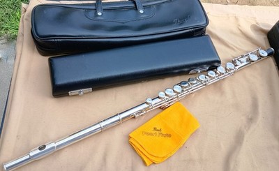 Pearl Flute Model PF-501 With Soft Case