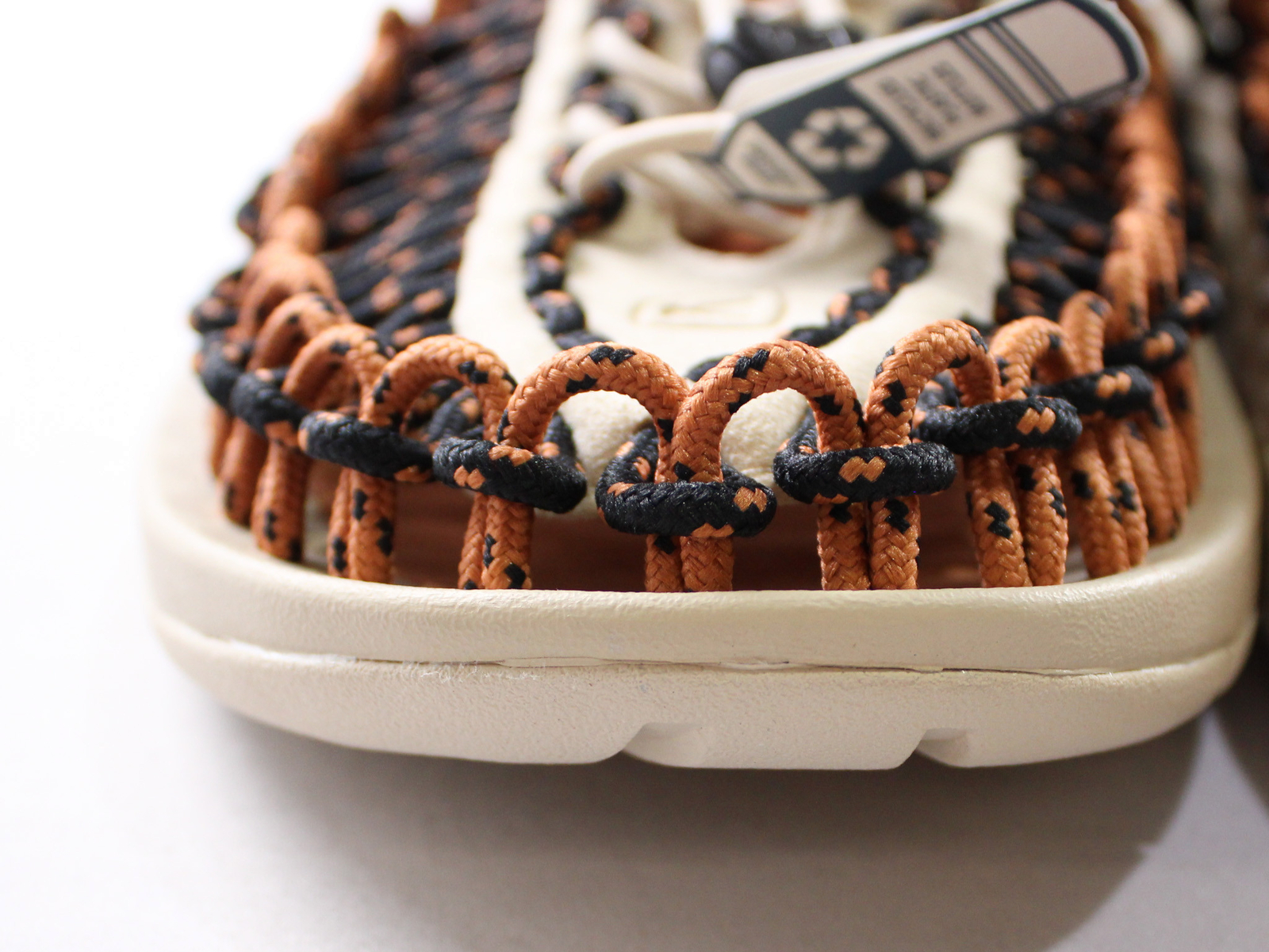 Sneaker elastiche all'aperto KEEN x END per tutti i generi UNEEK CD4 beige taglia US:M10.5 W12