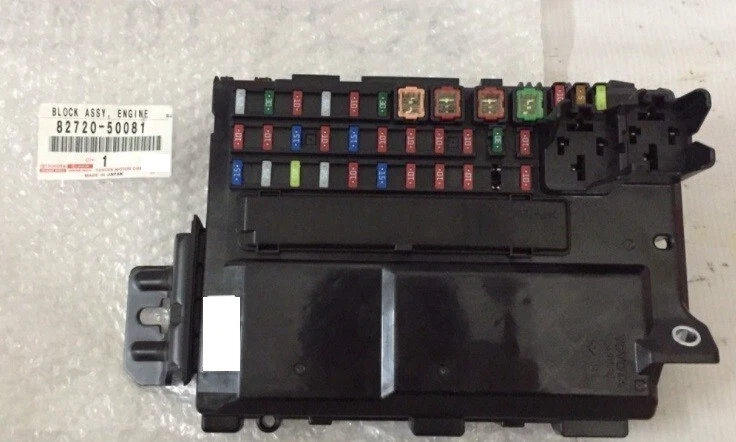 82720-50081 Lexus LS460 LS600h Relé de fusibles Sala de motores Bloque de conexiones GENUINO OEM Foto 3 de 4