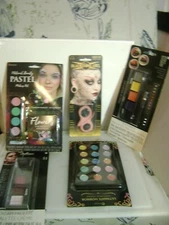 Makeup Lot of 5 pockets NEW