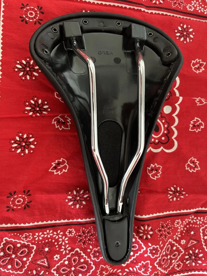 Sillín de bicicleta Velo con tachuelas ASIENTO DE BICICLETA VELO Foto 2 de 2