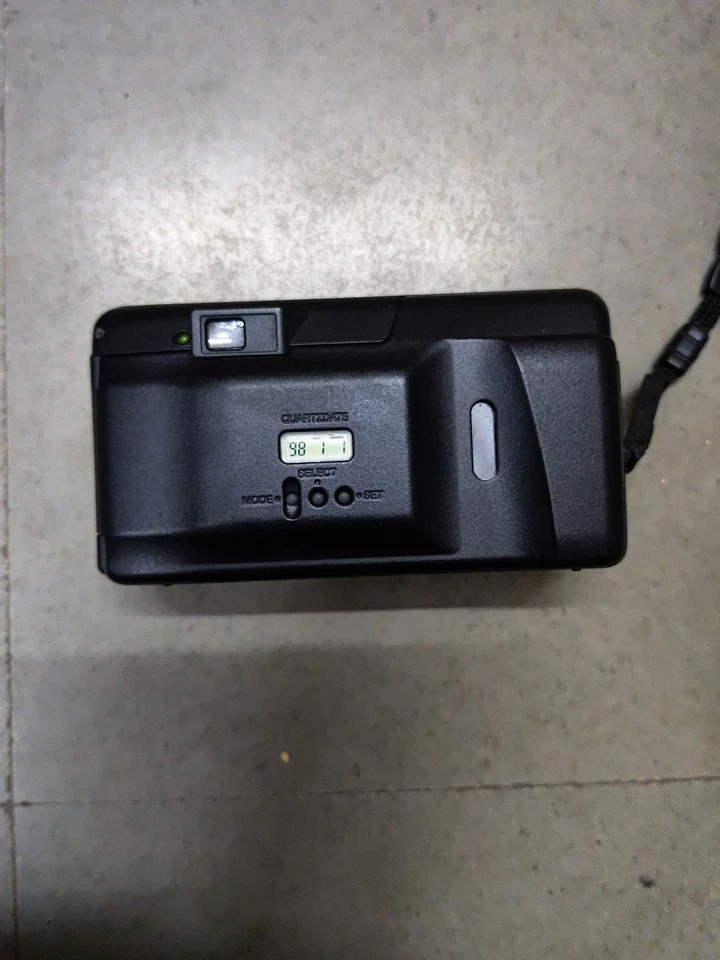 Vintage Olympus Superzoom 70G Point & Shoot Analogue 35mm Film Photo Camera - Image 2 of 4