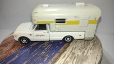 Greenlight 1/64   Chevy C10 pick up with camper