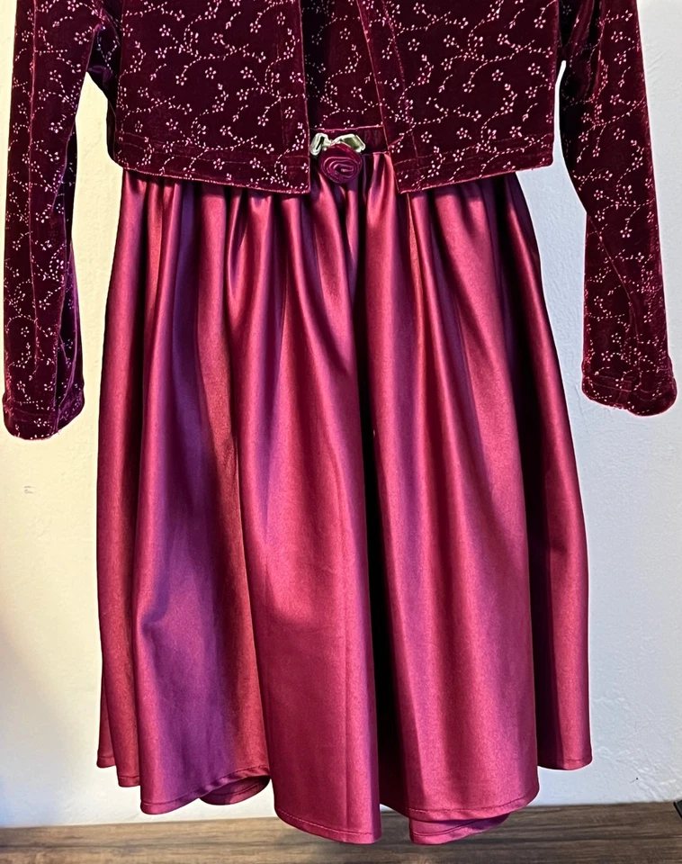 Vestido vintage de terciopelo y satén borgoña con bolero de terciopelo a juego, talla 4T, usado en excelente estado Foto 3 de 4