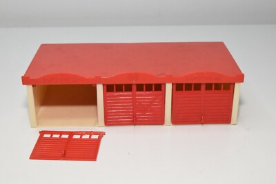B46 1:55 ?? SIKU PLASTIC GROSS 3 DOOR GARAGE 3 DOOR BIG PARKING FAIR COND.