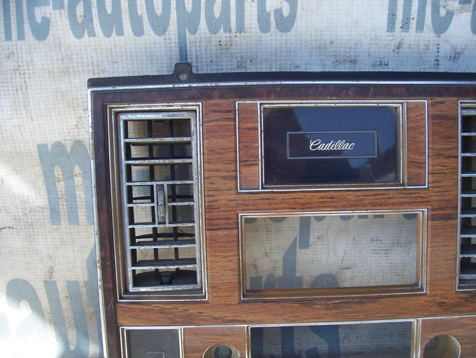 1979-1983 CADILLAC ELDORADO SEVILHA OEM RÁDIO CENTRO PAINEL MOLDURA ACABAMENTO COM ABERTURAS - Imagem 2 de 4