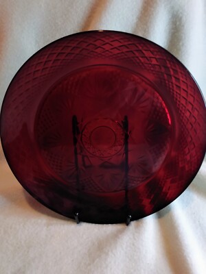 One (1) Luminarc Cristal D''Arques Durand Antique Ruby Red Dinner Plate 10'' EUC