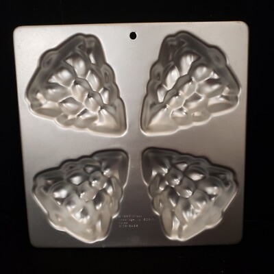 Wilton Christmas Tree Cake Pan Makes 4 Tree Cake Pan Mold 2105-9496