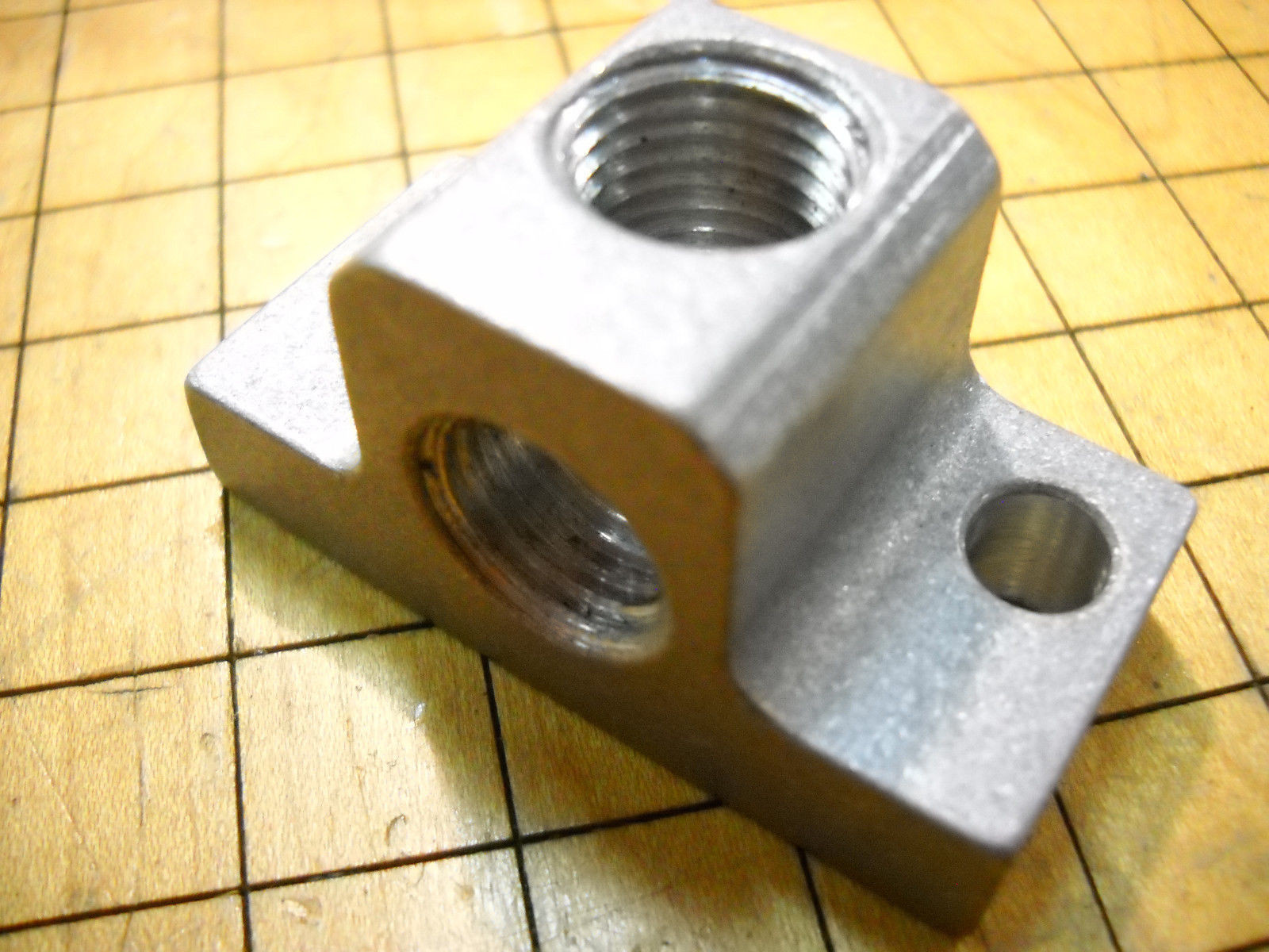 NEW 1/4" NPT Drop-Ear 90 Degree Elbow Two port Manifold  220