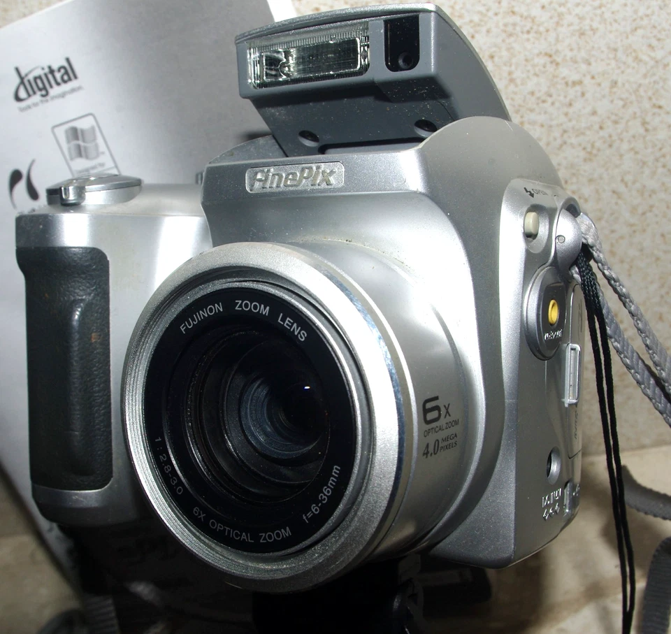 Fuji FinePix S3500 Digital Camera VGC with USB Cable Book 1GB Memory ~ FREEPOST - Image 3 of 4