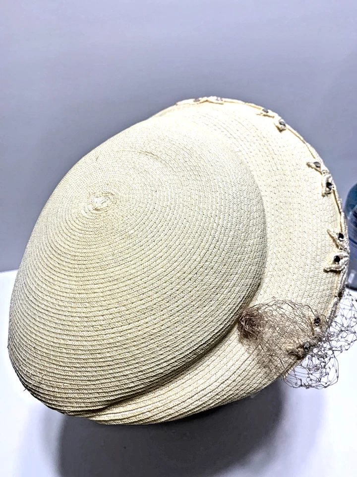 Sombrero de Paja Margarita Crema Off White con Acentos de Estrás Velo de Encaje Iglesia Boda Foto 2 de 4