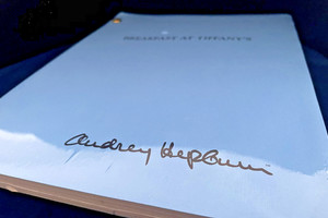BREAKFAST AT TIFFANY'S - SIGNED * AUDREY HEPBURN * 1994 SCRIPT & PHOTOS *SEALED