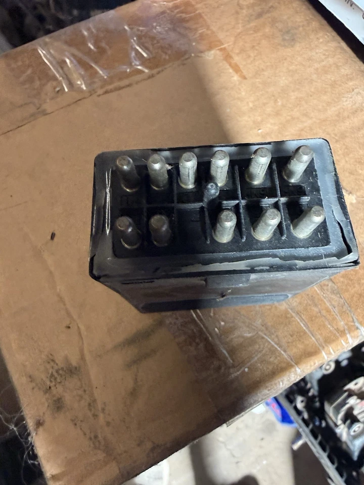 86-87 MERCEDES BENZ 190D DIÉSEL RALENTÍ CONTROL VELOCIDAD RELÉ 005 545 4732 Foto 2 de 2