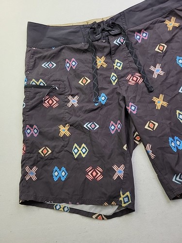 Patagonia Men's 34 Black Geometric Print Shorts Quick Dry Outdoors 9" Ins Pocket - Picture 3 of 9