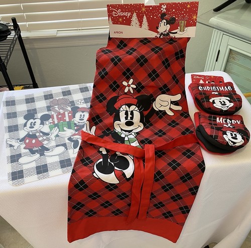 Disney Christmas Mickey Mouse Kitchen APRON, CUTTING BOARD & OVEN MITTS Gift Set - Picture 2 of 12