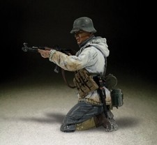 BRITAINS WORLD WAR 2 GERMAN 25114 GERMAN GRENADIER KNEELING FIRING STG44 NO.3
