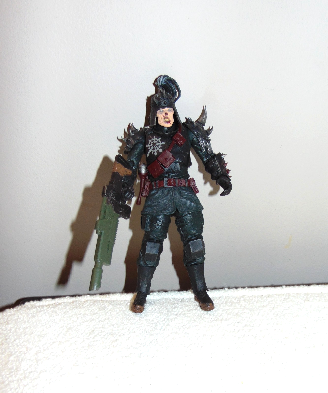 Mcfarlane Toys Warhammer 40000 Traitor Guard 7"" Scale Action Figure - VGC