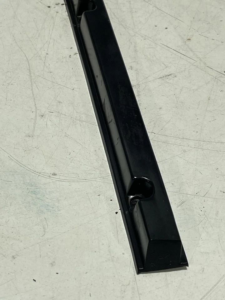 97-02 吉普 TJ 牧马人原型对挡风玻璃框架柱门 Weatherstrip — 第 4/4 张图片