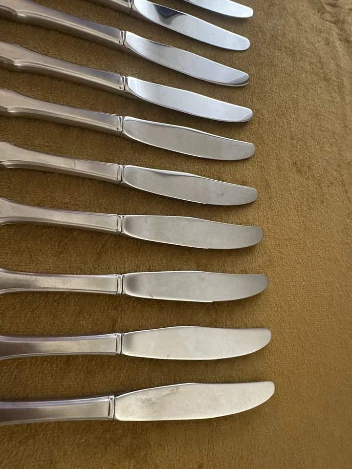 (12) Oneida Community Stainless Patrick Henry DINNER KNIVES Flatware - Image 4 of 4