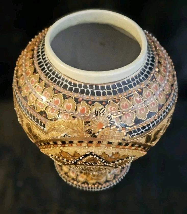 Chinese Porcelain Vase/ Urn  "THE GREAT WALL"  HAND PAINTED 7"