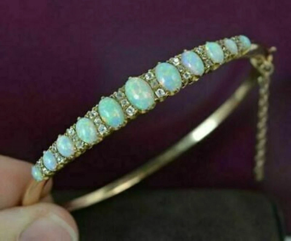 Brazalete brazalete para mujer de ópalo de fuego simulado de corte ovalado de 6 quilates enchapado en oro amarillo de 14 quilates Foto 3 de 4