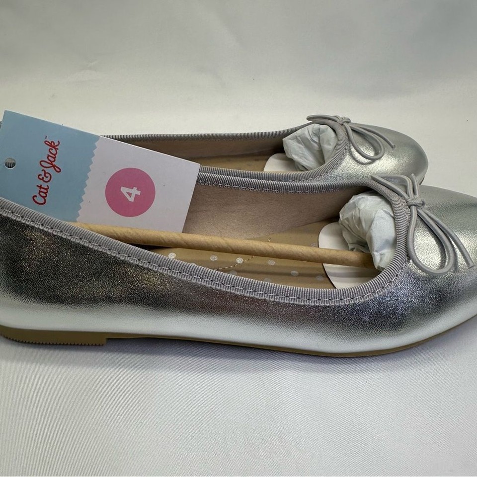 Cat & Jack Silver Ballet Flats Size 4 little girl silver flats bow