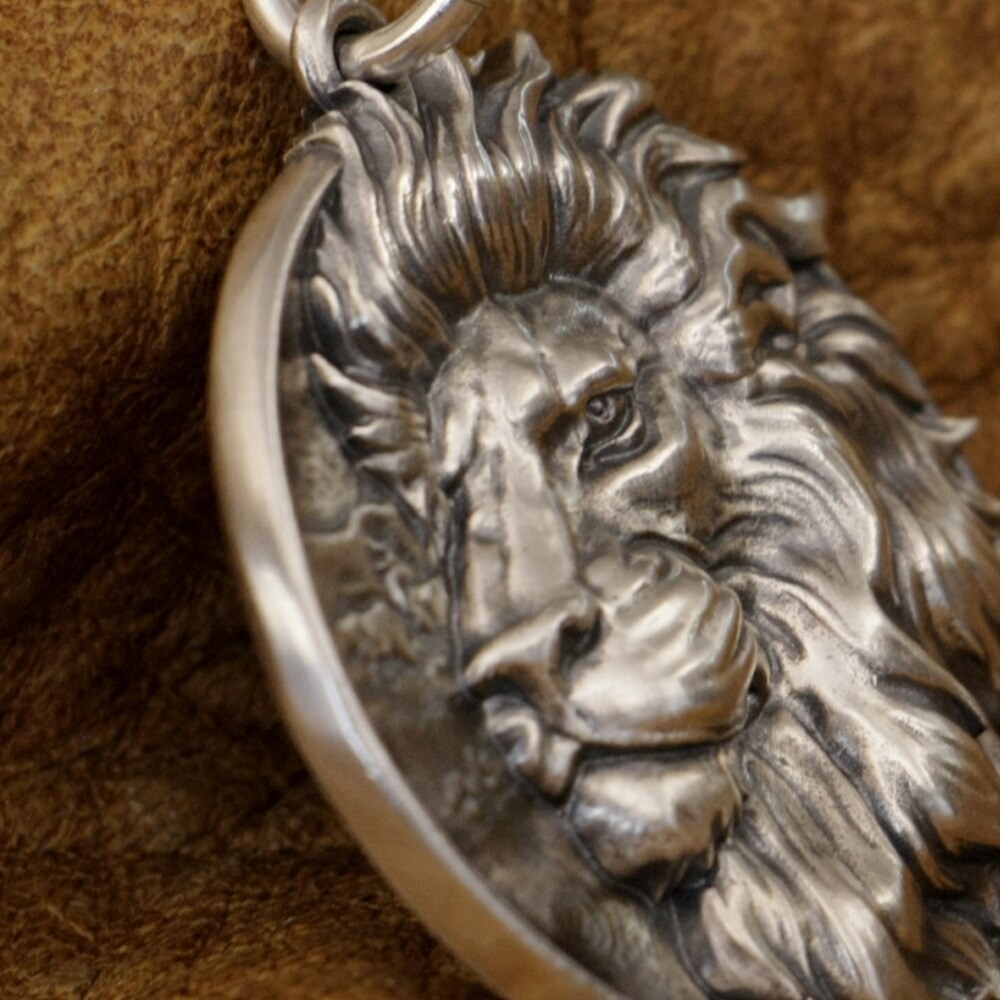 LINSION 925 Sterling Silver Embossed Lion Pendant Mens Punk
