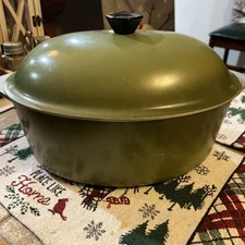 Vintage Oval 7 Qt. Avocado Green Aluminum Club oval Roaster Dutch Oven Pan w/lid