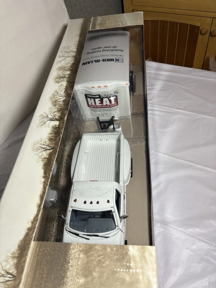 Remolque de entrenamiento térmico Weil-McLain modelo fundido a presión 1:18 HVAC coleccionable nuevo en caja Foto 2 de 4