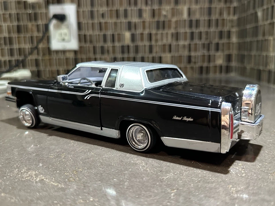 Jada Street Low - 1985 Cadillac Brougham 1:24 Custom Hydraulic - Image 2 of 4