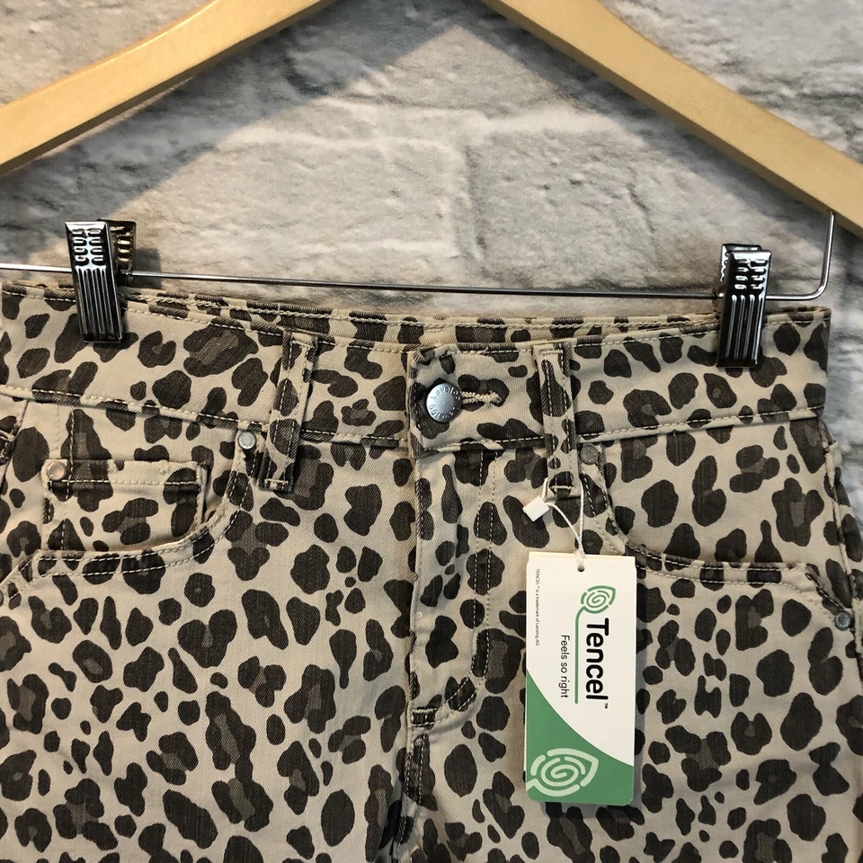 Nuevo con etiquetas Pantalones Cortos de Denim Level 99 Para Mujer Talla 24" Chelsea Relax Corte Leopardo de Nieve Foto 4 de 4