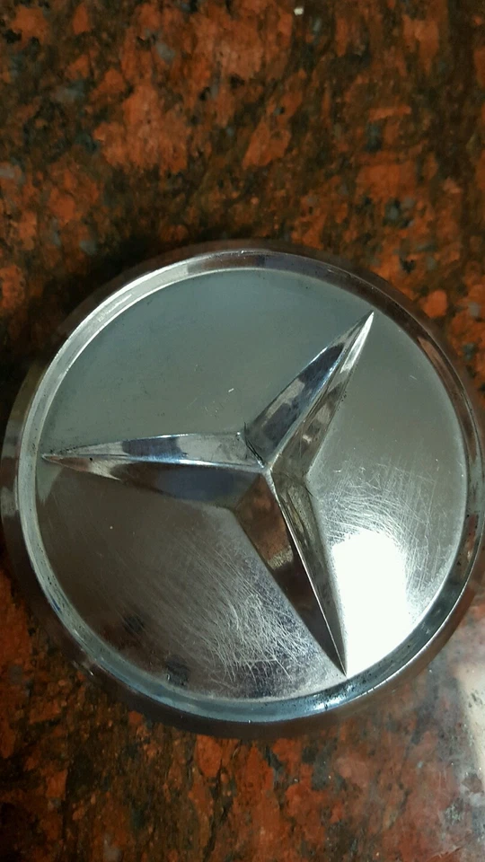 TAPAS DE RUEDA CENTRALES MERCEDES BENZ (ESTILO MÁS GRANDE) DE ANTES DE 1988 COCHES Foto 2 de 3