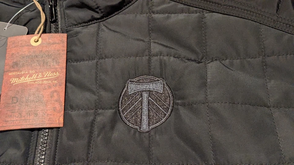 Mitchell & Ness Women's Puffer Coat MLS Portland Timbers Size M NWT $150 Retail - Image 4 of 4