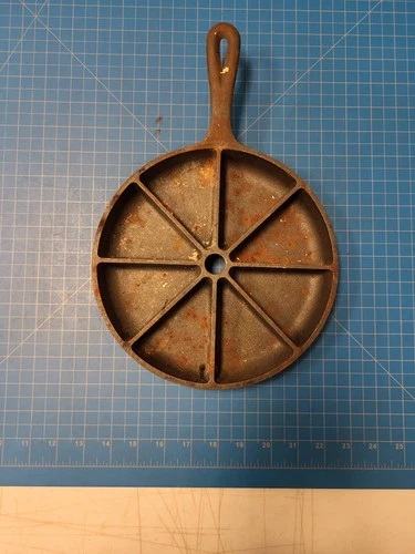 Lodge Cornbread Skillet D2 8CP USA Cast Iron Pan Vintage Cookware Baking