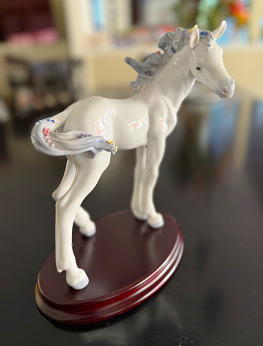 LLADRO 06827 Chinese Zodiac "The Horse" w/ Wood Base & Box.  Mint condition