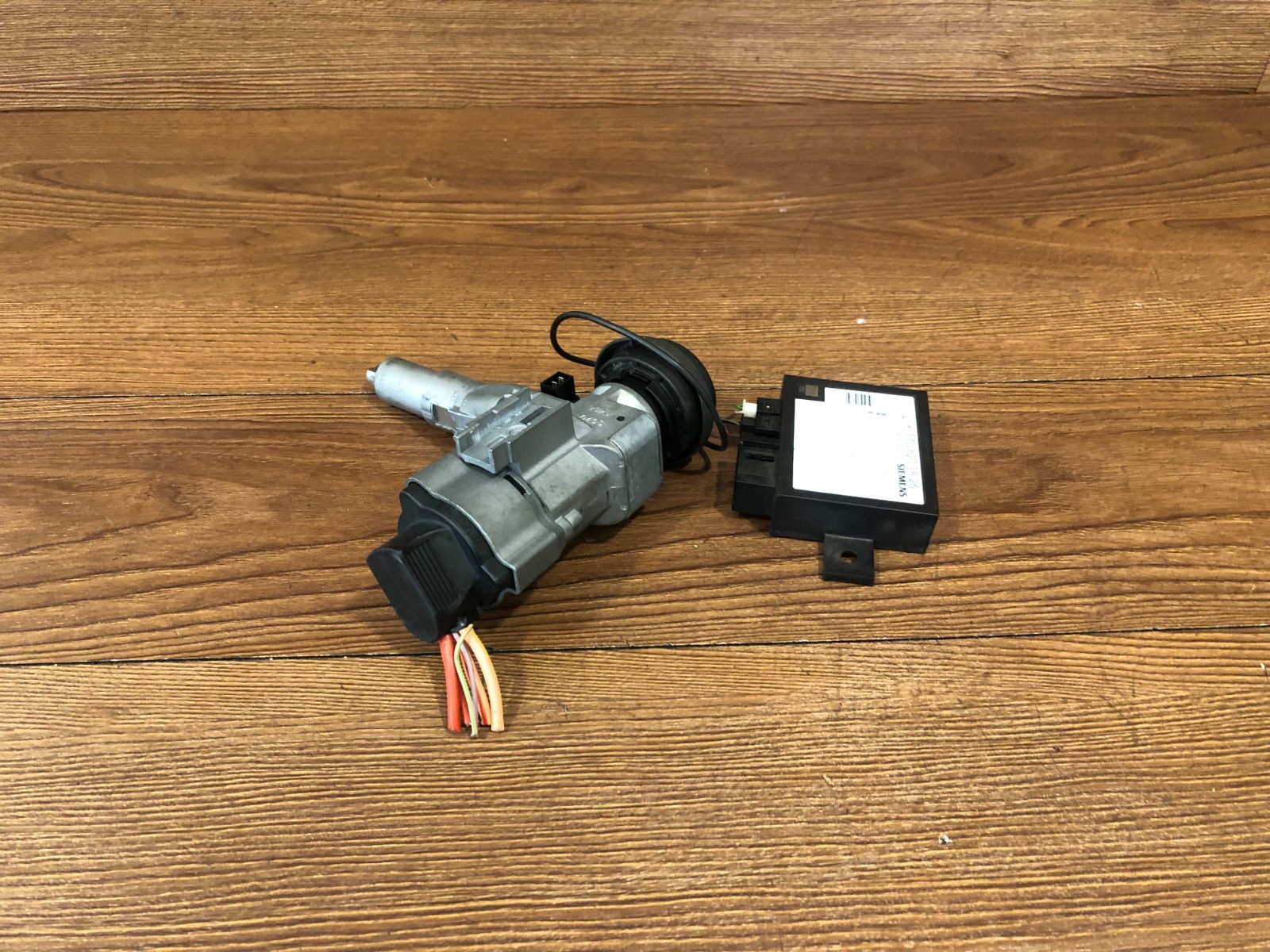 04-08 CHRYSLER CROSSFIRE IGNITION SWITCH KEY TRANSPONDER IMMOBILIZER MODULE OEM