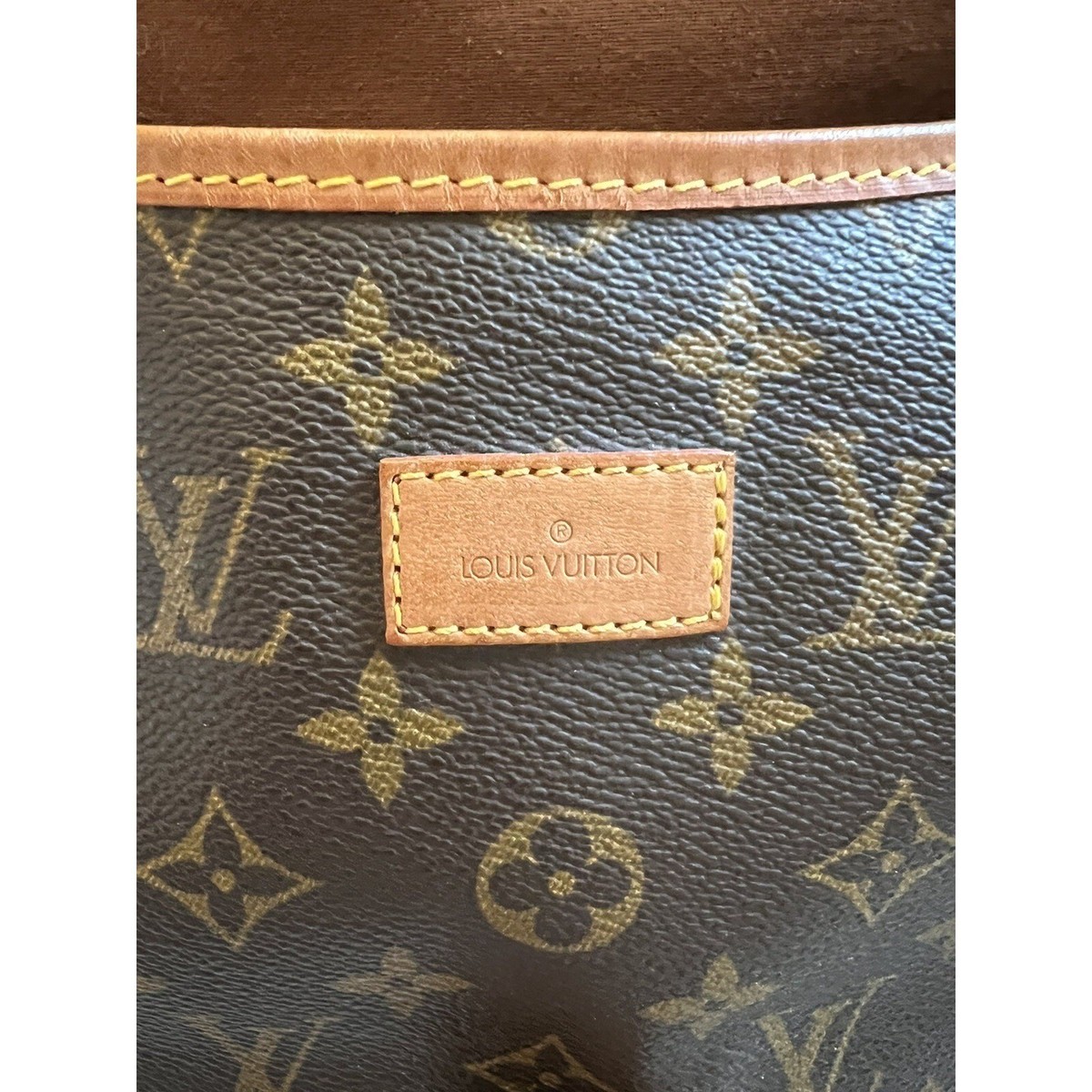 Louis Vuitton Saumur 30 Monogram Canvas Crossbody Messenger Bag