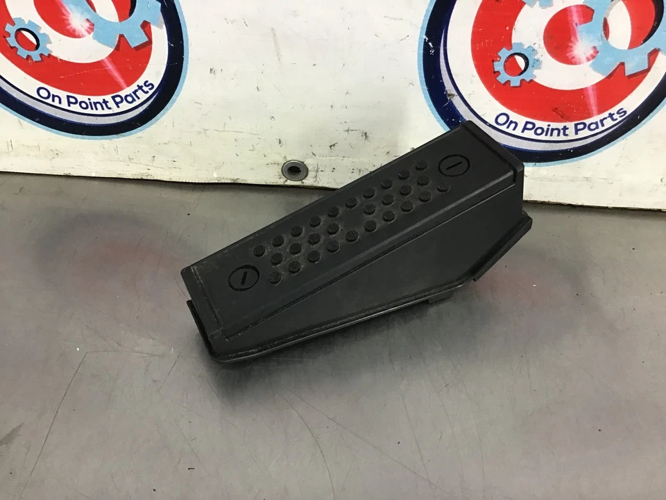 Infiniti G35 2004 reposapiés pedal muerto 67840 OEM 13BG1CA Foto 2 de 4