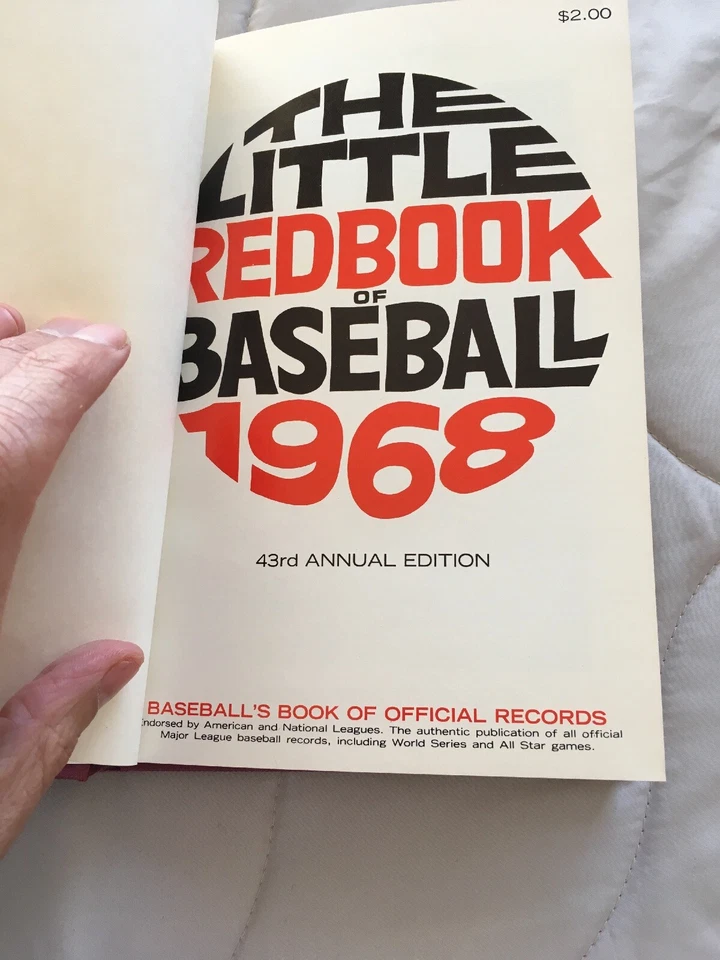 The Little Red Book of Major League Baseball 1968 emitido a Sandy Koufax por MLB Foto 3 de 4