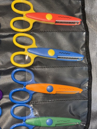 Decorative Edge Craft Scissors Fun Paper Edgers 18 pieces With Hanging Holder - Picture 2 of 8