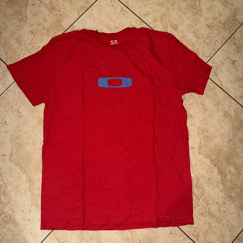 OAKLEY Red Blue Logo Men’s T-shirt Tee Shirt Size X-LARGE Great Condition XL