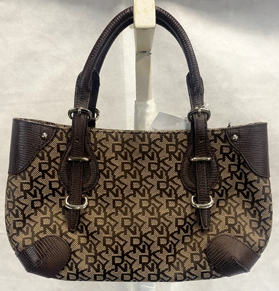 Bolso de doble asa con logotipo de lona marrón DKNY Foto 2 de 4