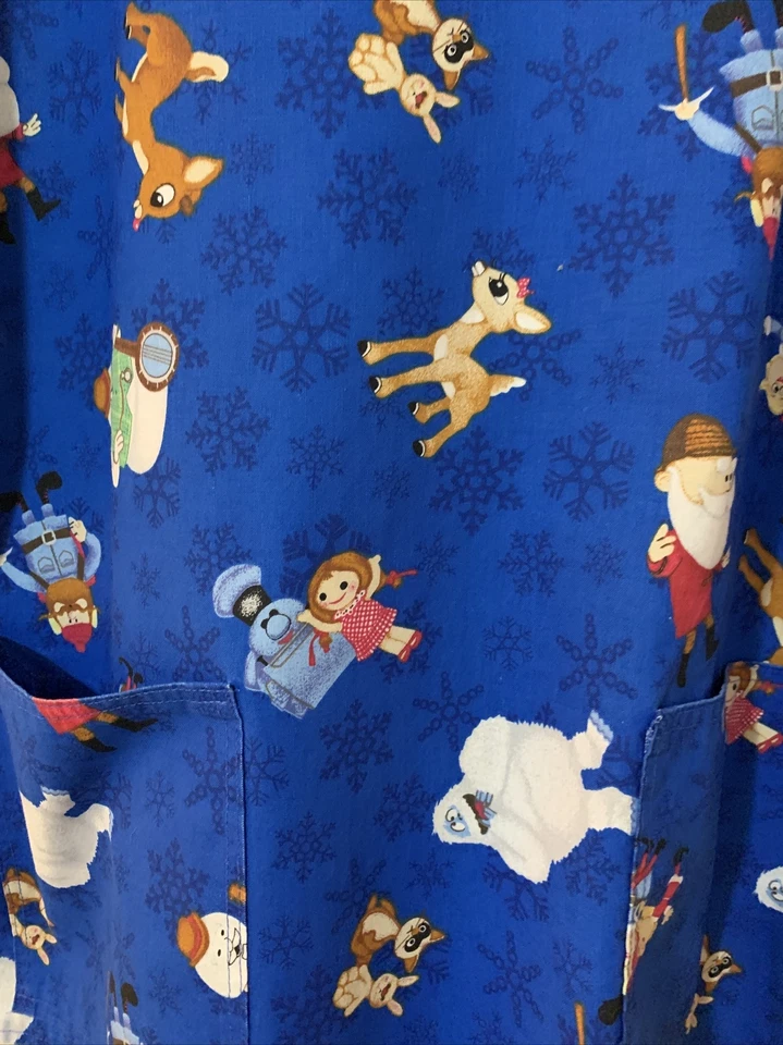 UNIFORME EXFOLIANTE TOP RUDOLPH & FRIENDS 2XL Hecho a Mano Azul Mangas Cortas Usado en Excelente Condición Foto 4 de 4