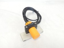 Sensor capacitivo IFM KB-2020-ABOA + cable + soporte