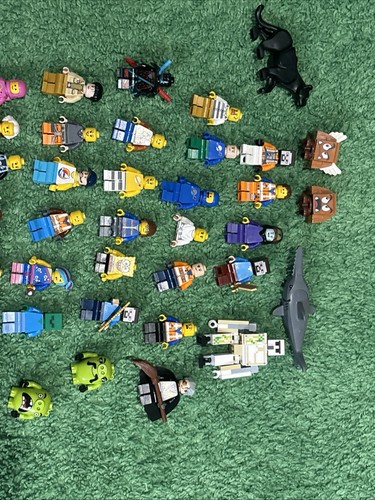 HUGE Lego Minifigure Lot Of 50 + Minifigures - Picture 2 of 3