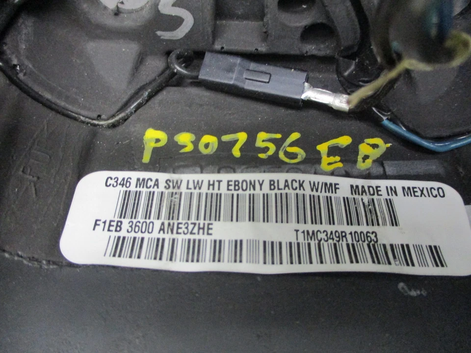 Volante Ford Focus 2016 con control de audio y crucero OEM Foto 4 de 4