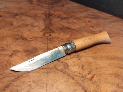 Opinel Taschenmesser INOX. Frankreich. No. 8. Klassischer Holzgriff.